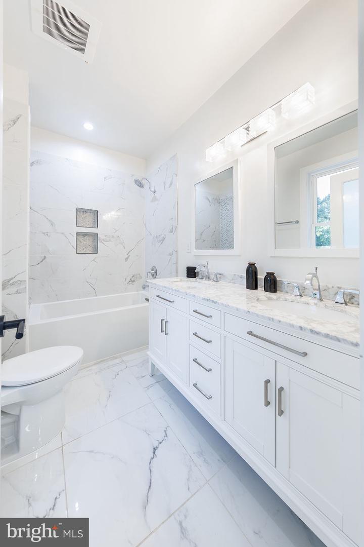 Washington, District Of Columbia, 20018, United States, 6 Bedrooms Bedrooms, ,5 BathroomsBathrooms,Residential,Active,1964489