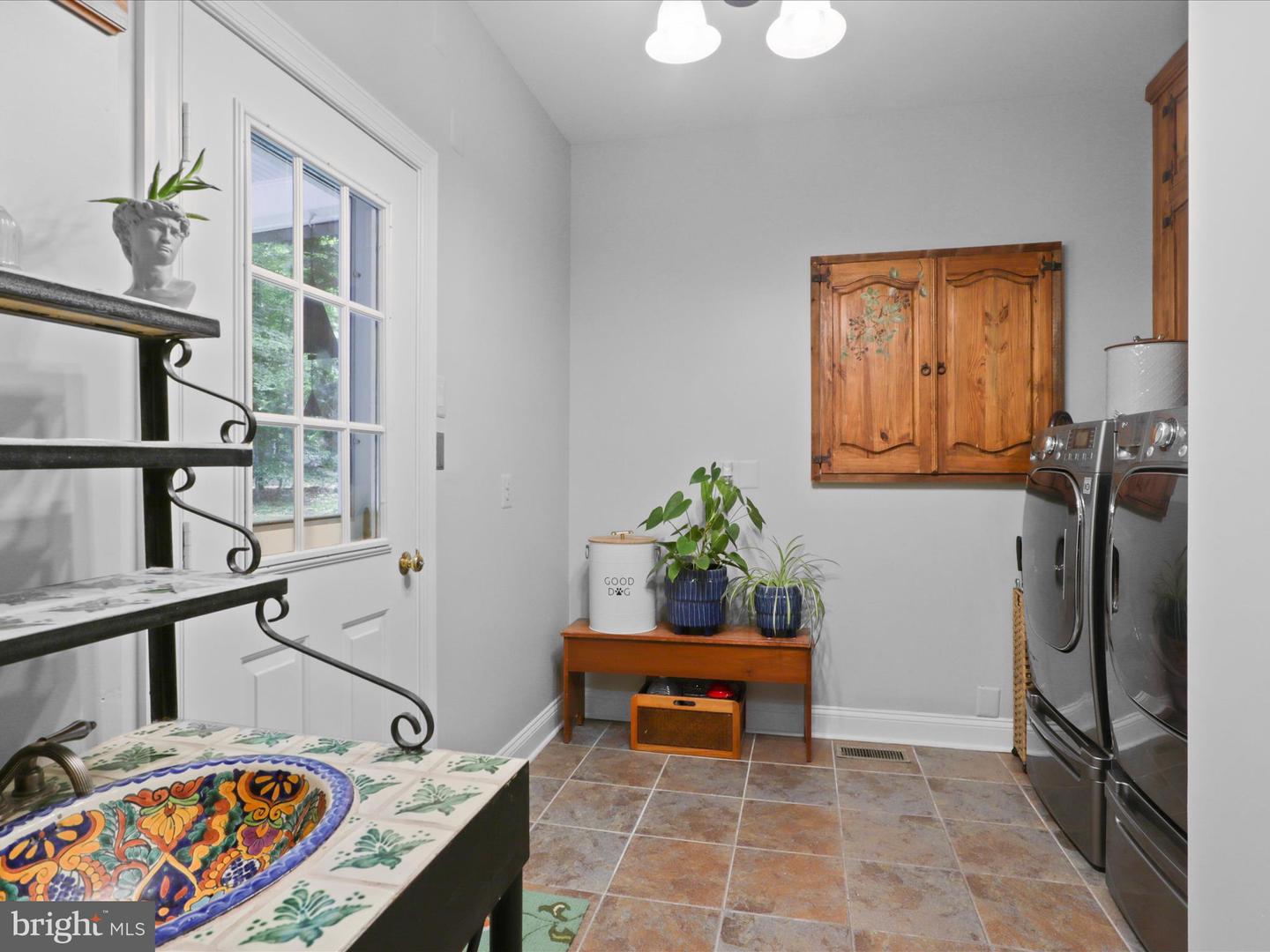 Fairfax Station, Virginia, 22039, United States, 5 Bedrooms Bedrooms, ,5 BathroomsBathrooms,Residential,Active,1943756