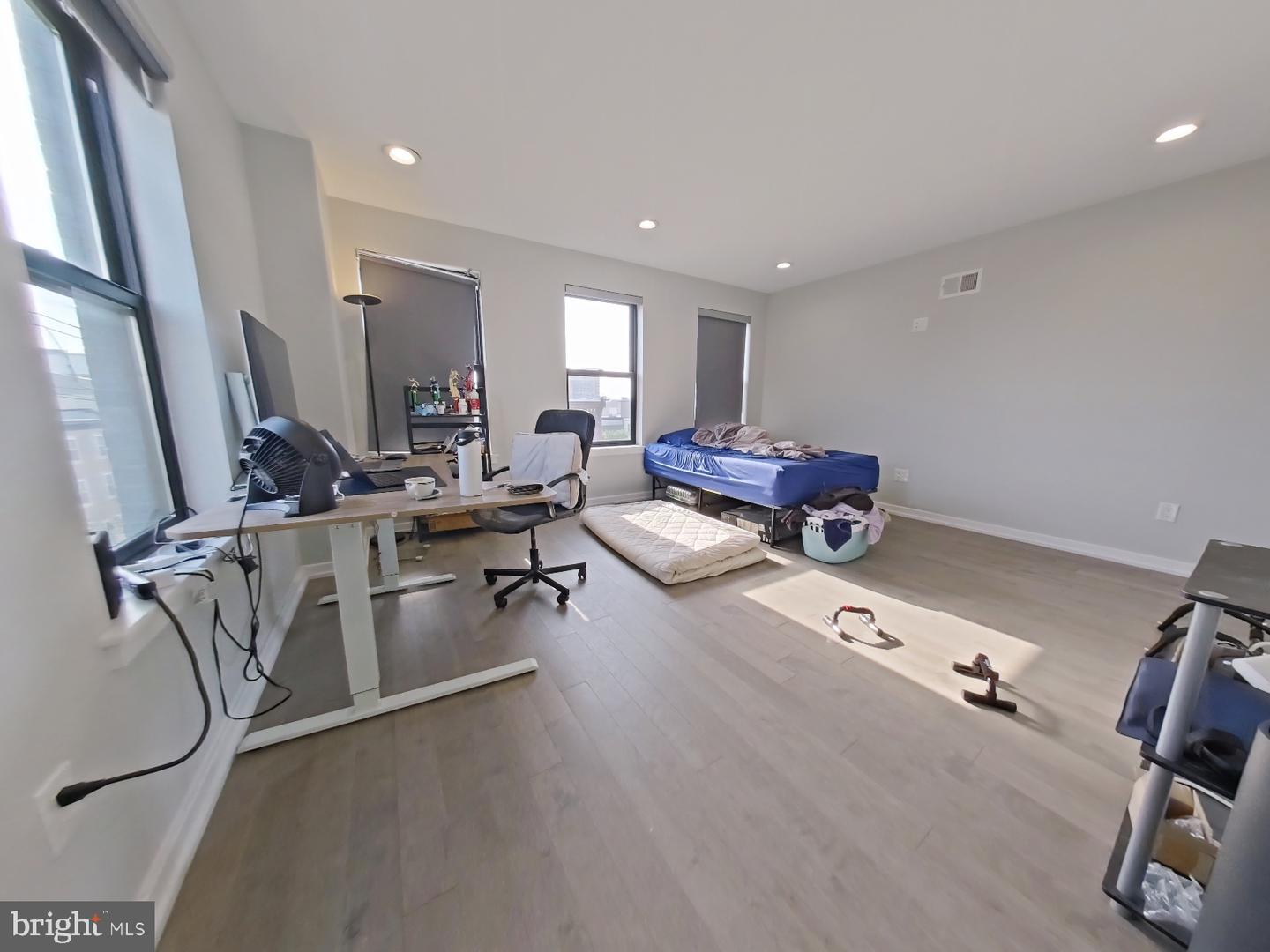 Philadelphia, Pennsylvania, 19130, United States, ,Residential,Active,1952052