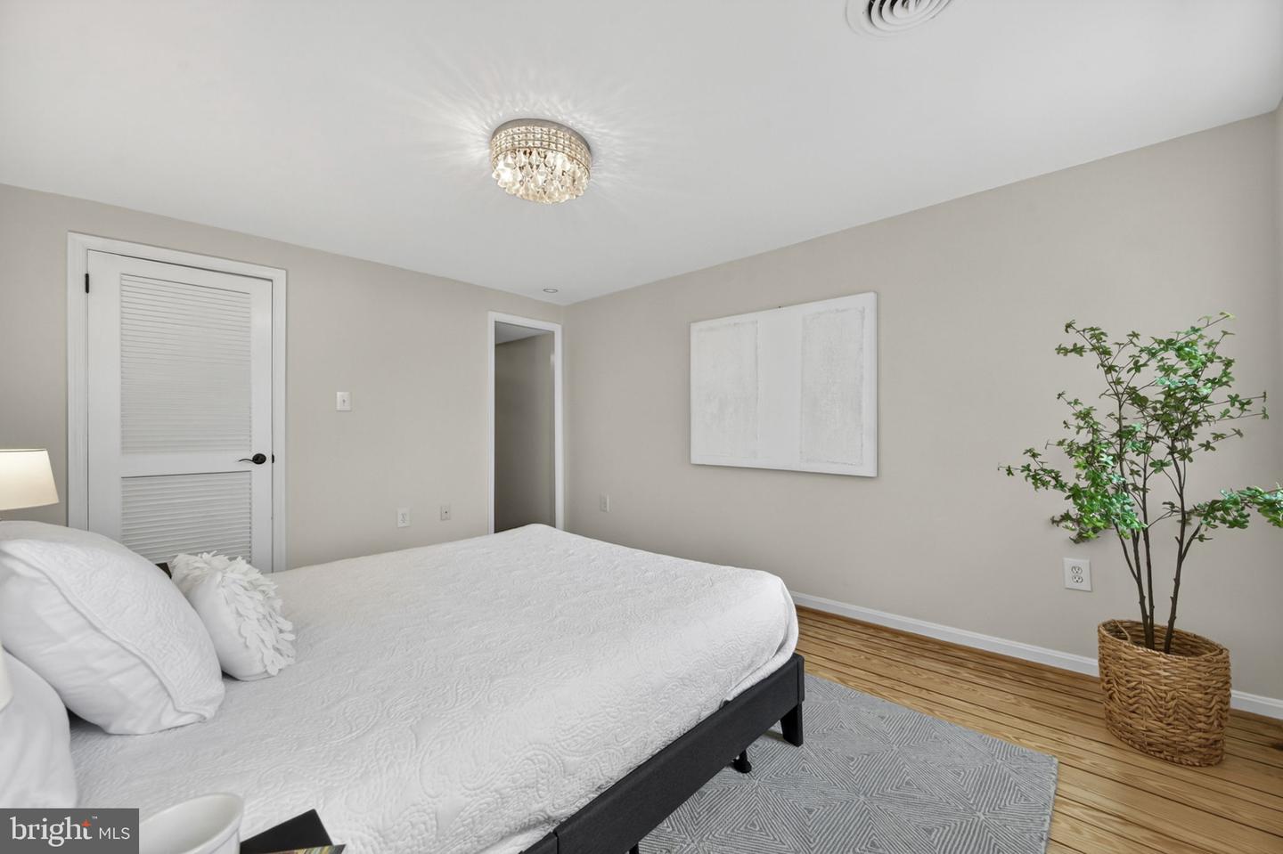 Alexandria, Virginia, 22314, United States, 3 Bedrooms Bedrooms, ,3 BathroomsBathrooms,Residential,Active,2044570
