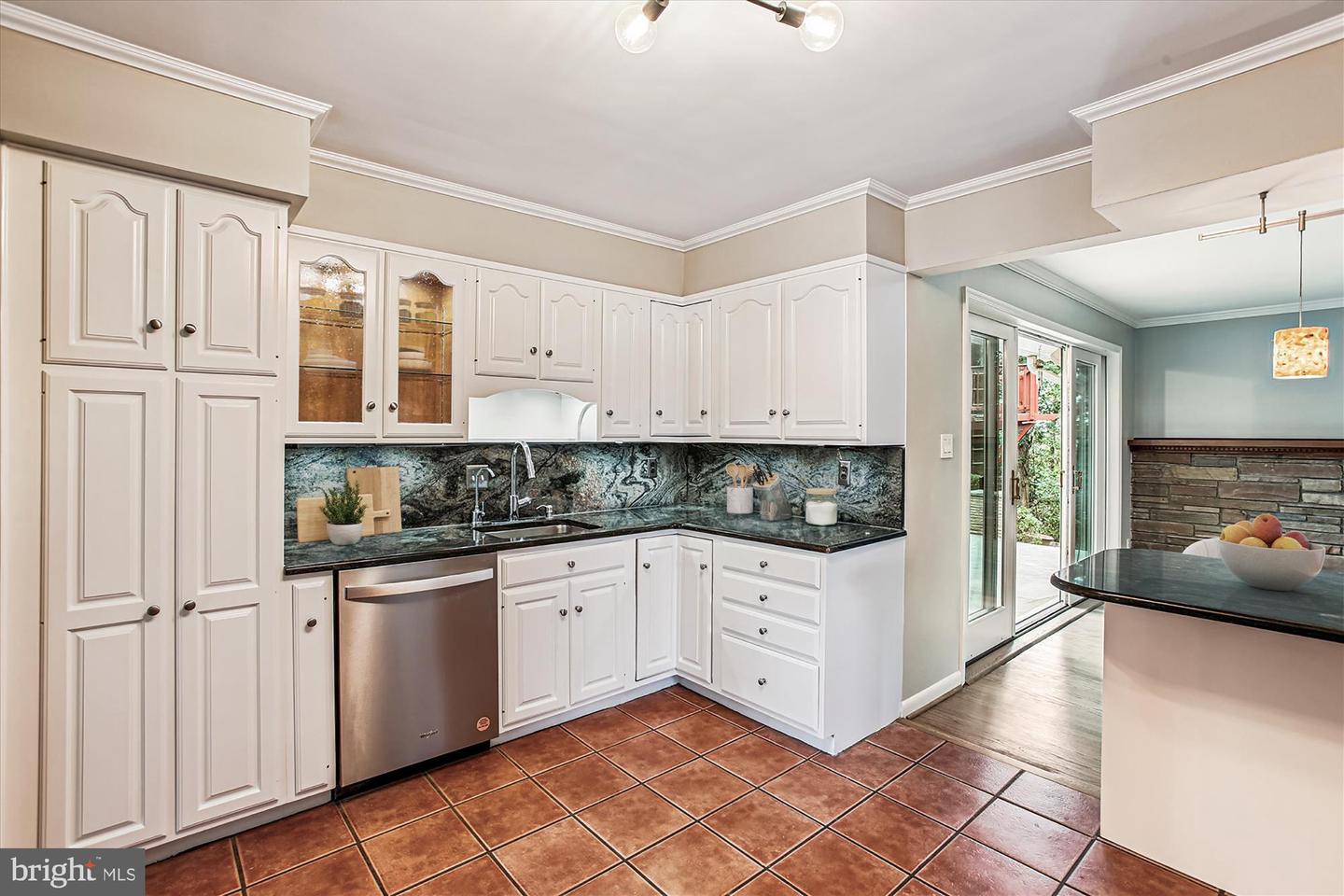 Arlington, Virginia, 22202, United States, 5 Bedrooms Bedrooms, ,3 BathroomsBathrooms,Residential,Active,1926909