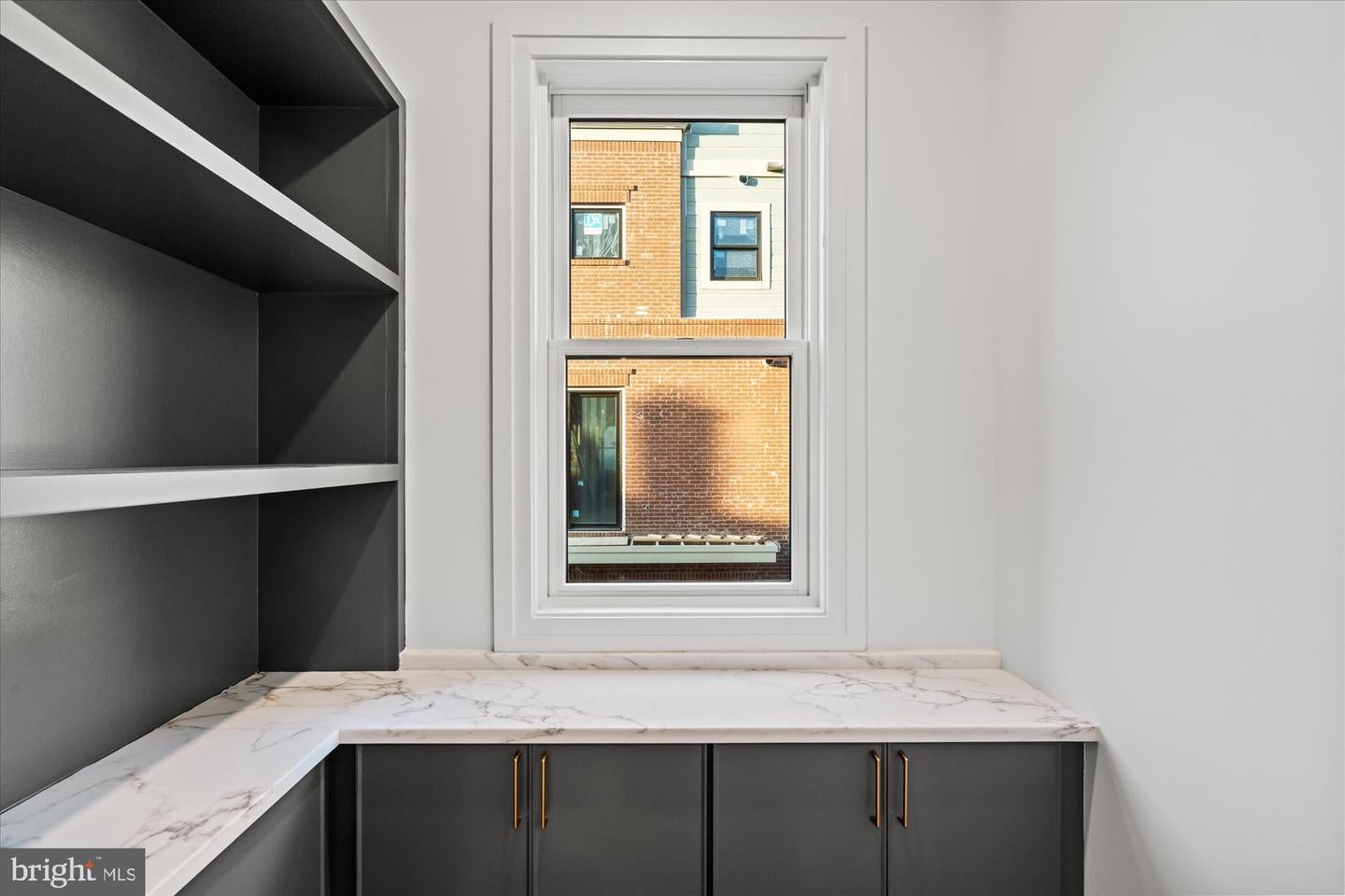 Alexandria, Virginia, 22314, United States, 4 Bedrooms Bedrooms, ,5 BathroomsBathrooms,Residential,Contingent,2011194