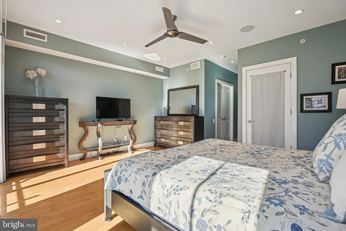 Philadelphia, Pennsylvania, 19147, United States, 4 Bedrooms Bedrooms, ,4 BathroomsBathrooms,Residential,Active,1999178