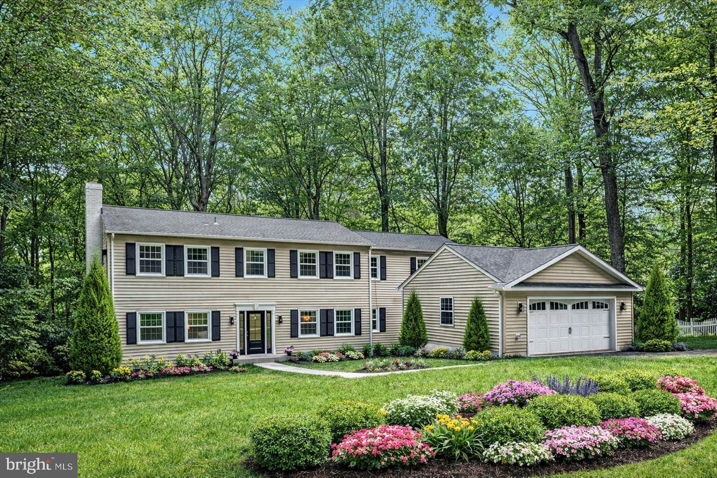 Clifton, Virginia, 20124, United States, 5 Bedrooms Bedrooms, ,5 BathroomsBathrooms,Residential,Active,1998598