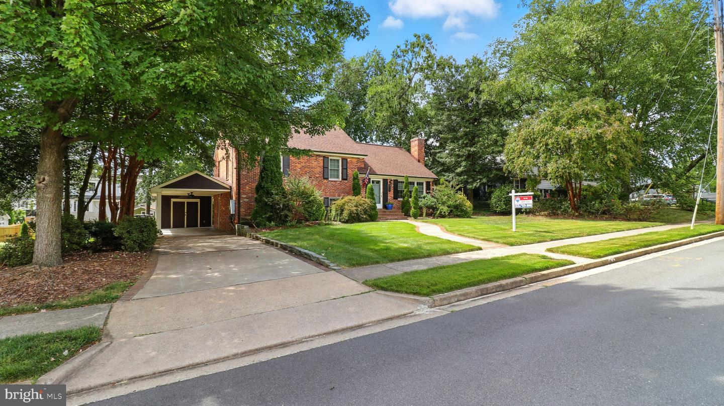 Alexandria, Virginia, 22308, United States, 4 Bedrooms Bedrooms, ,2 BathroomsBathrooms,Residential,Active,1936138