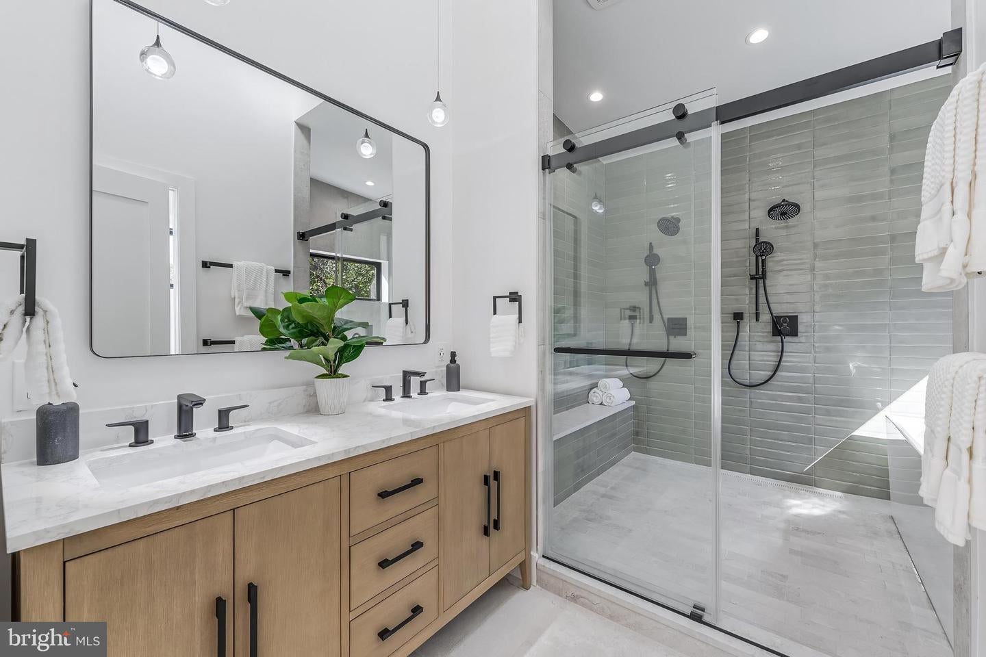 Falls Church, Virginia, 22042, United States, 6 Bedrooms Bedrooms, ,6 BathroomsBathrooms,Residential,Active,1989772