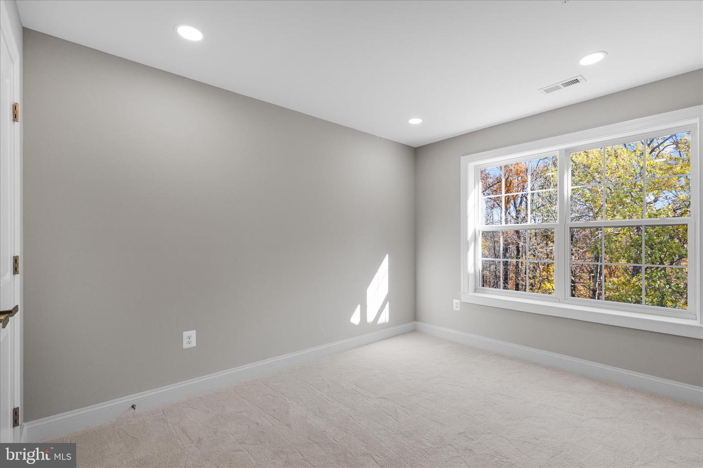 Fort Washington, Maryland, 20744, United States, 5 Bedrooms Bedrooms, ,4 BathroomsBathrooms,Residential,Active,1987253