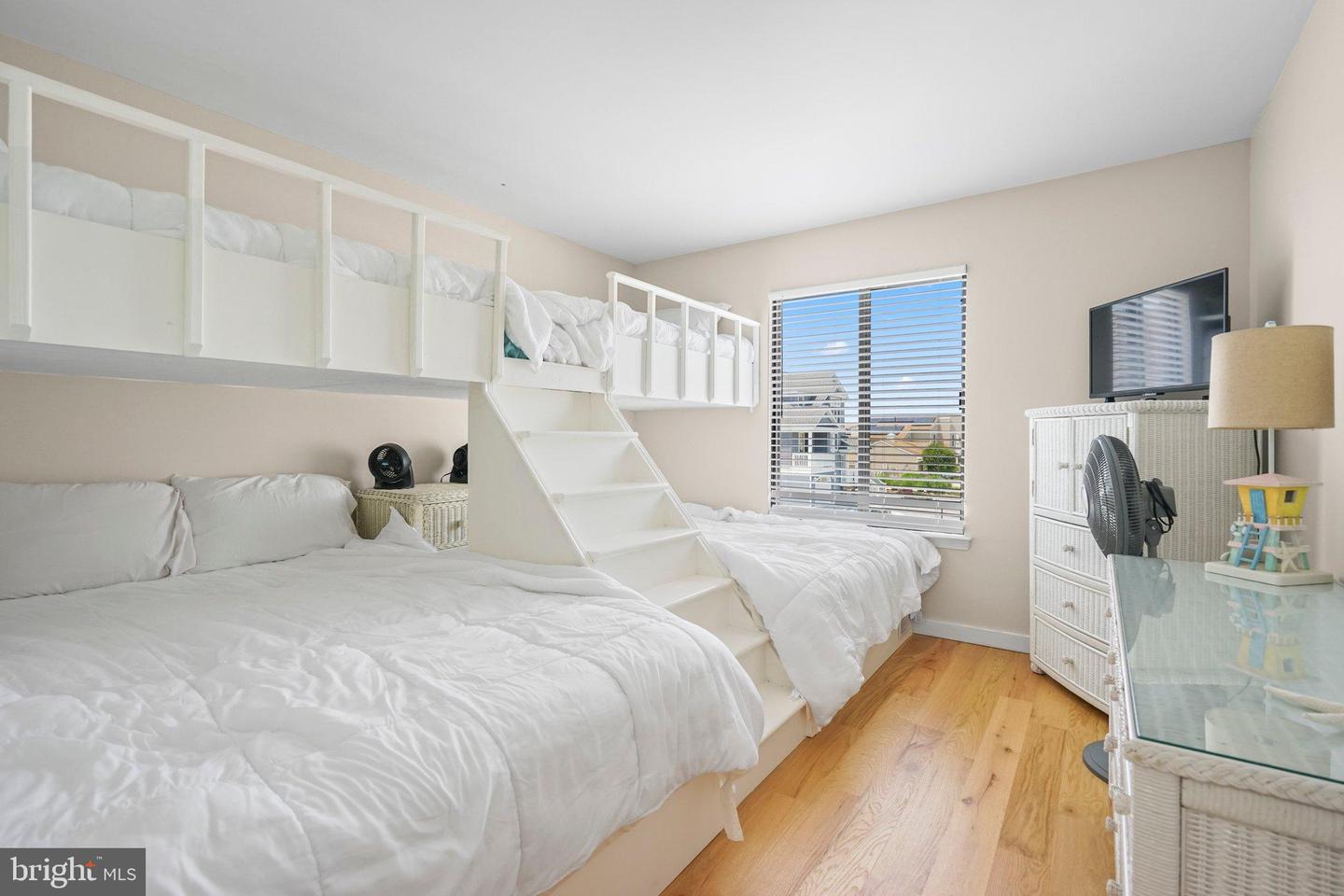 Manahawkin, New Jersey, 08050, United States, 4 Bedrooms Bedrooms, ,3 BathroomsBathrooms,Residential,Active,1885030