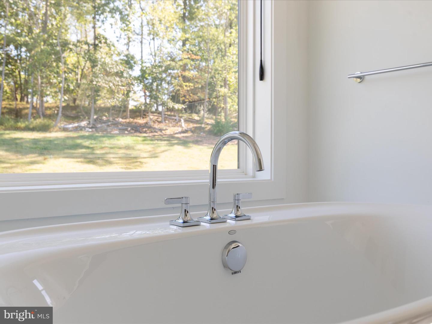 Oakton, Virginia, 22124, United States, 6 Bedrooms Bedrooms, ,6 BathroomsBathrooms,Residential,Active,1960120