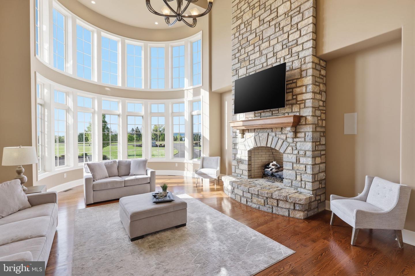 Perched at the pinnacle of an exclusive Upper Makefield Township encla – image 18