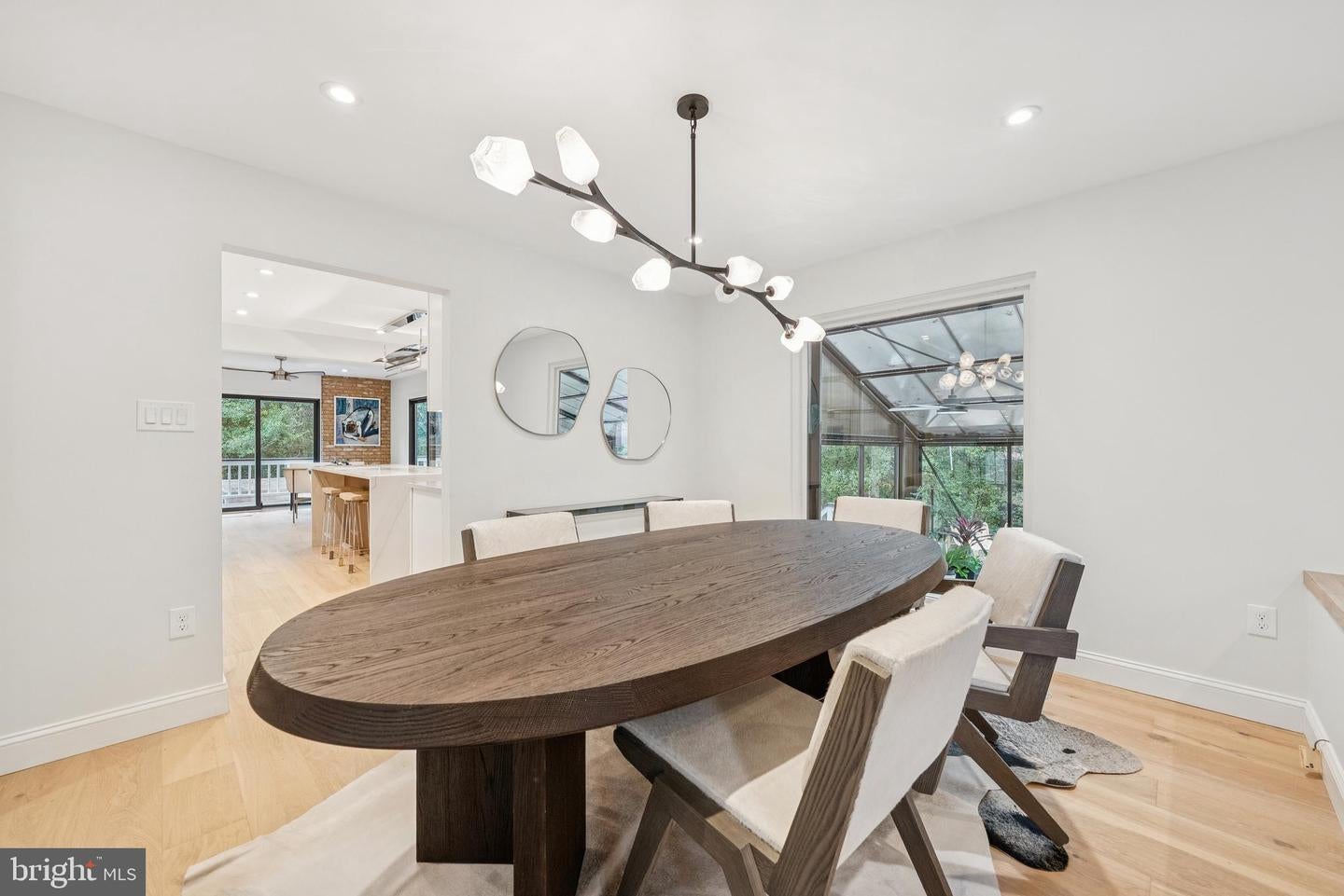 Oakton, Virginia, 22124, United States, 4 Bedrooms Bedrooms, ,4 BathroomsBathrooms,Residential,Active,1971783