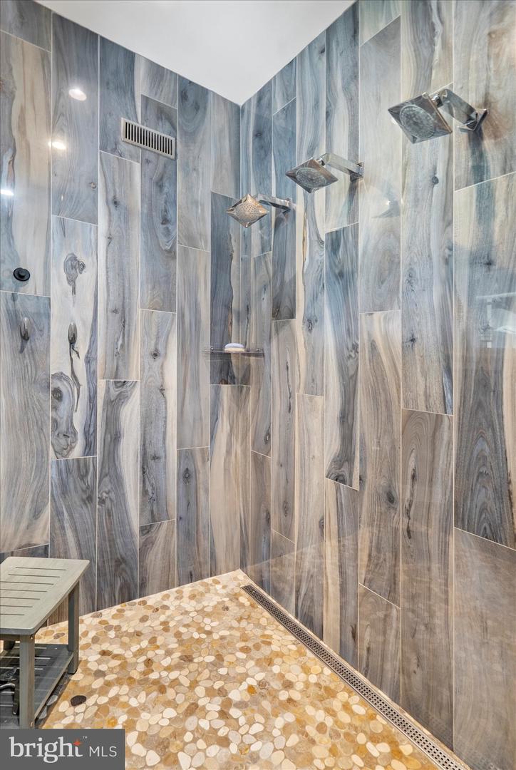 Middle River, Maryland, 21220, United States, 7 Bedrooms Bedrooms, ,7 BathroomsBathrooms,Residential,Active,1969646