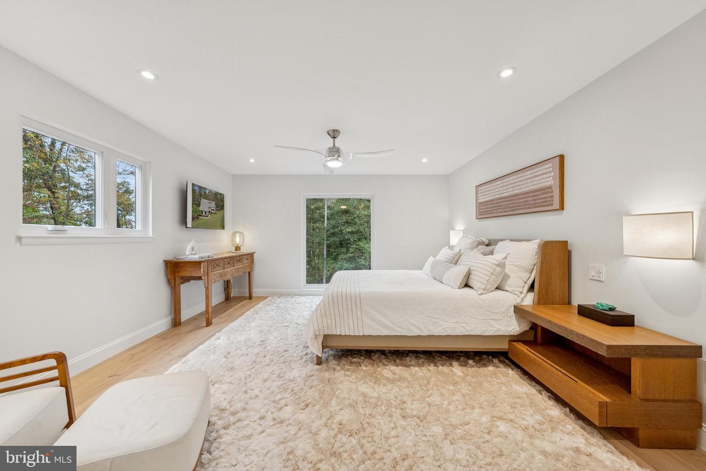 Oakton, Virginia, 22124, United States, 4 Bedrooms Bedrooms, ,4 BathroomsBathrooms,Residential,Active,1971783