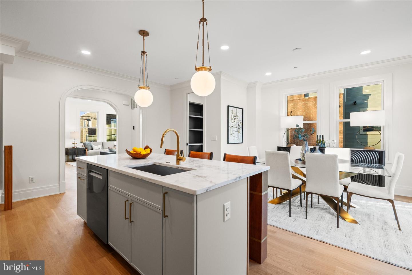 Alexandria, Virginia, 22314, United States, 4 Bedrooms Bedrooms, ,5 BathroomsBathrooms,Residential,Contingent,2011194