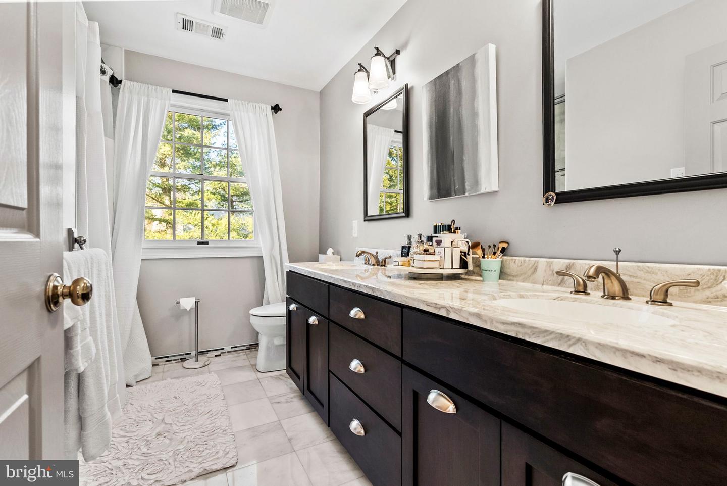 West Chester, Pennsylvania, 19382, United States, 5 Bedrooms Bedrooms, ,4 BathroomsBathrooms,Residential,Contingent,2007155