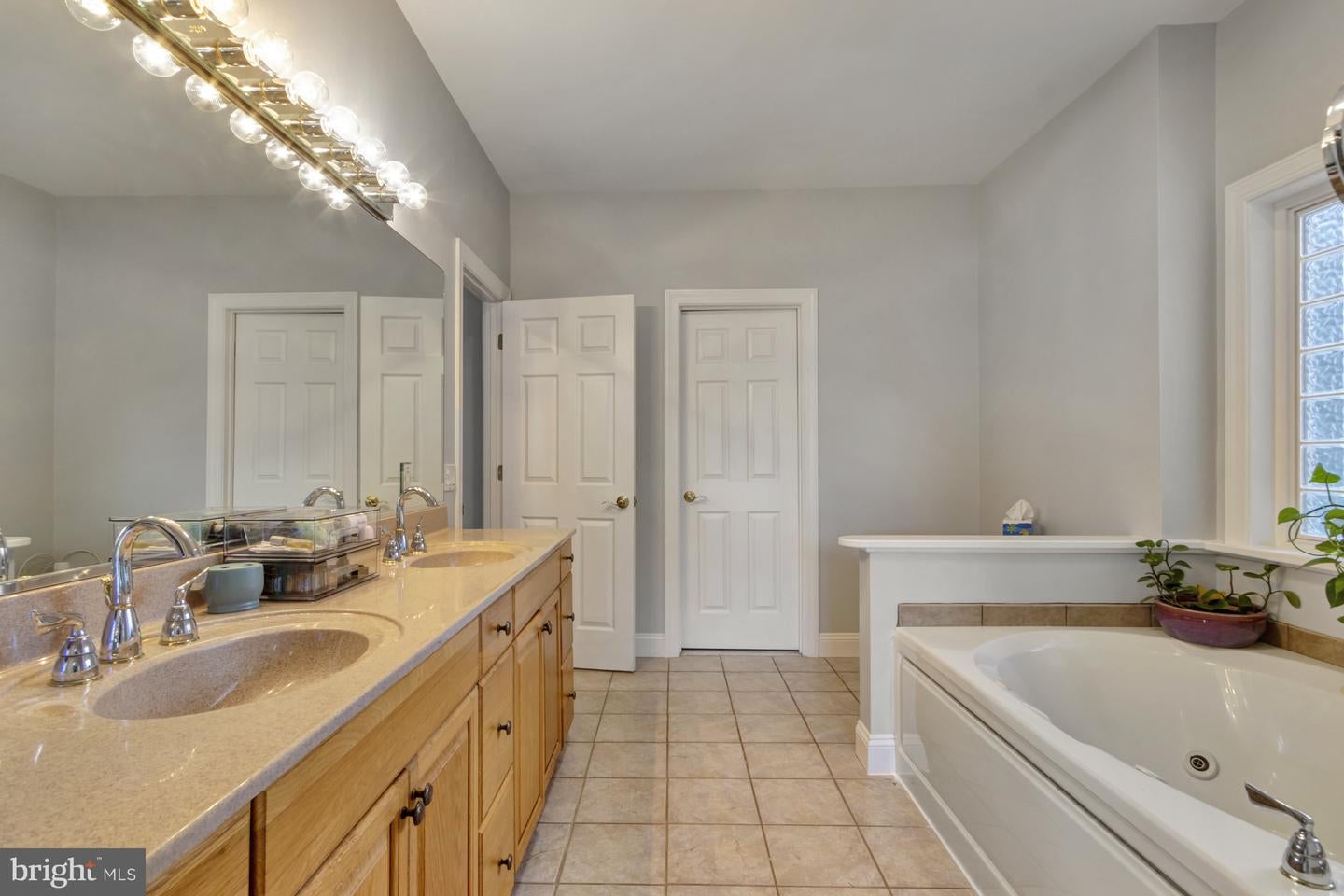 Milton, Delaware, 19968, United States, 4 Bedrooms Bedrooms, ,5 BathroomsBathrooms,Residential,Active,1941147