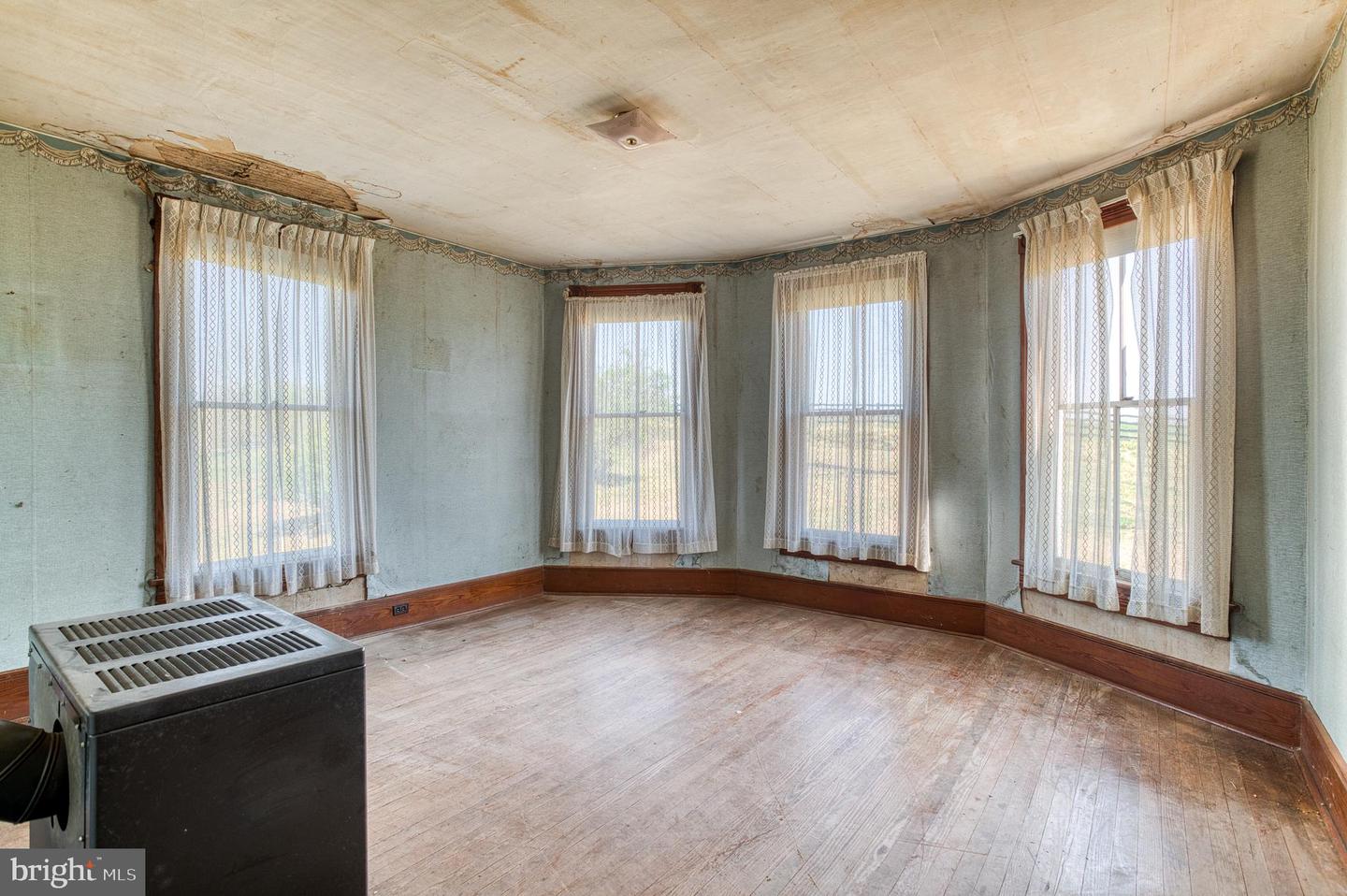 Culpeper, Virginia, 22701, United States, 4 Bedrooms Bedrooms, ,1 BathroomBathrooms,Residential,Active,1799358