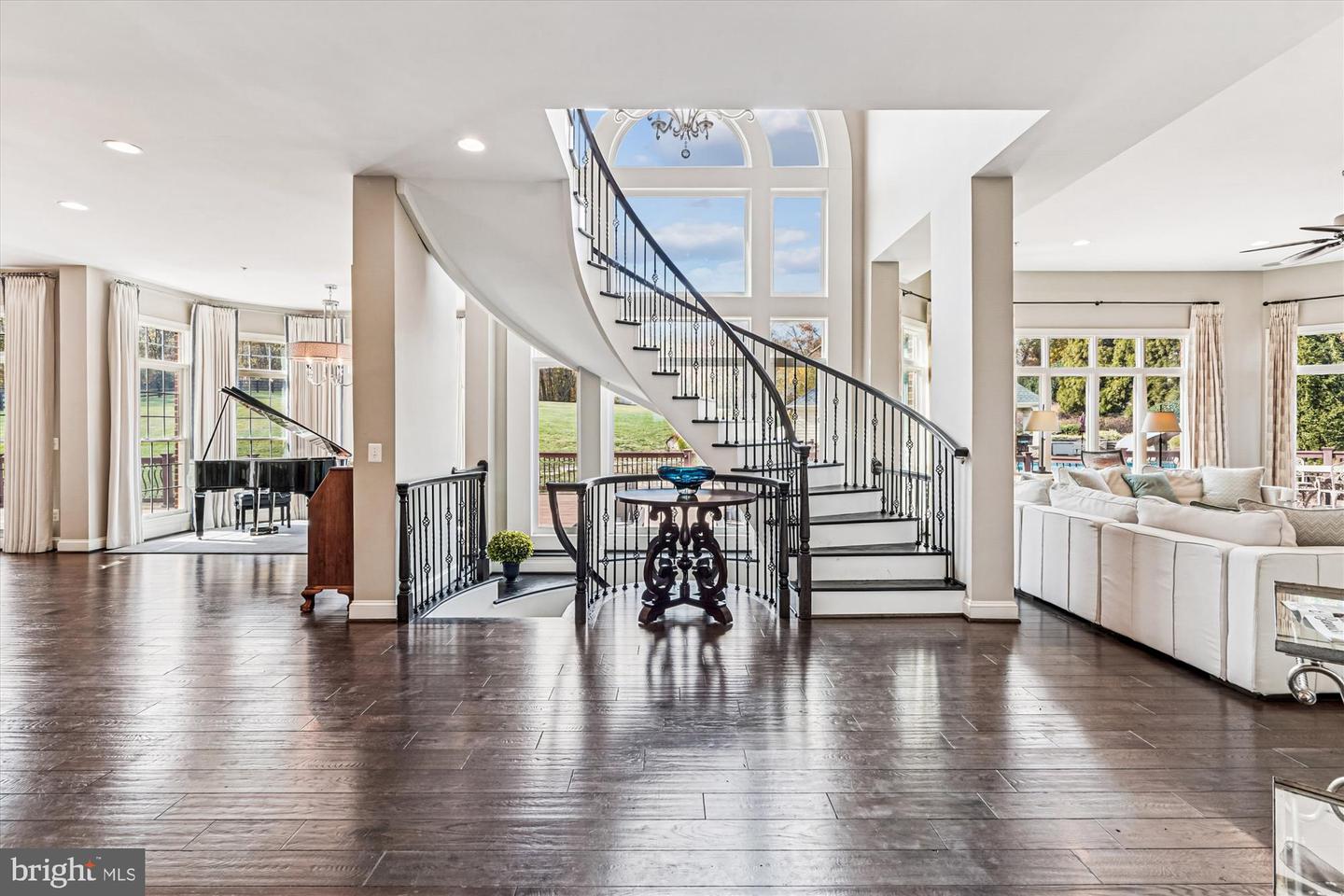 Leesburg, Virginia, 20175, United States, 5 Bedrooms Bedrooms, ,6 BathroomsBathrooms,Residential,Active,1987213