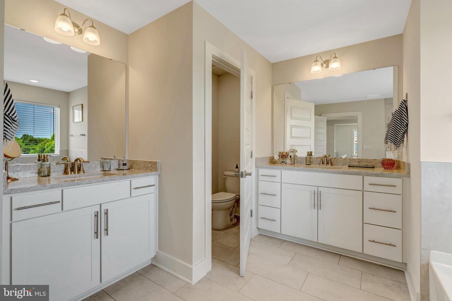 Nokesville, Virginia, 20181, United States, 5 Bedrooms Bedrooms, ,4 BathroomsBathrooms,Residential,Active,1922292