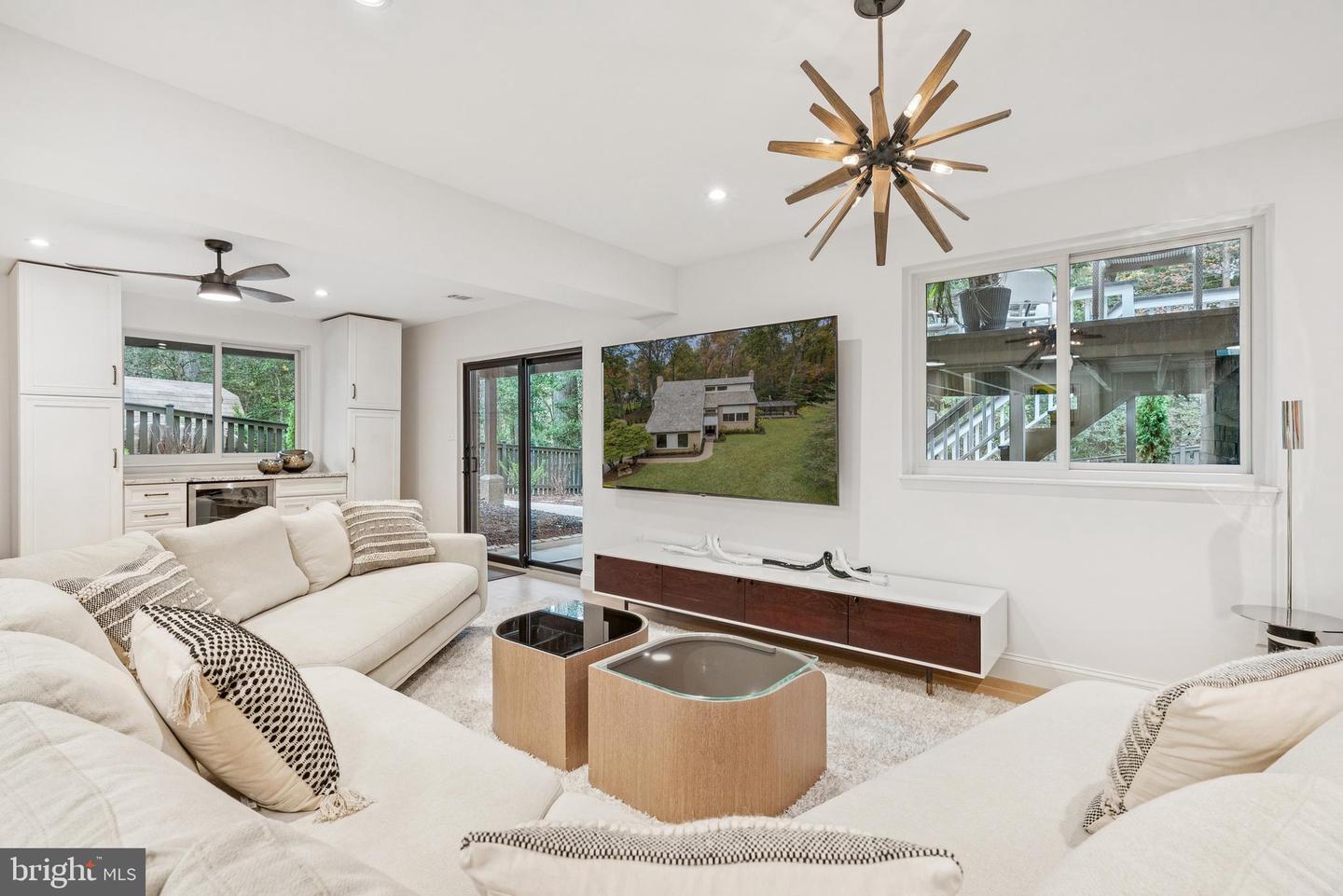 Oakton, Virginia, 22124, United States, 4 Bedrooms Bedrooms, ,4 BathroomsBathrooms,Residential,Active,1971783