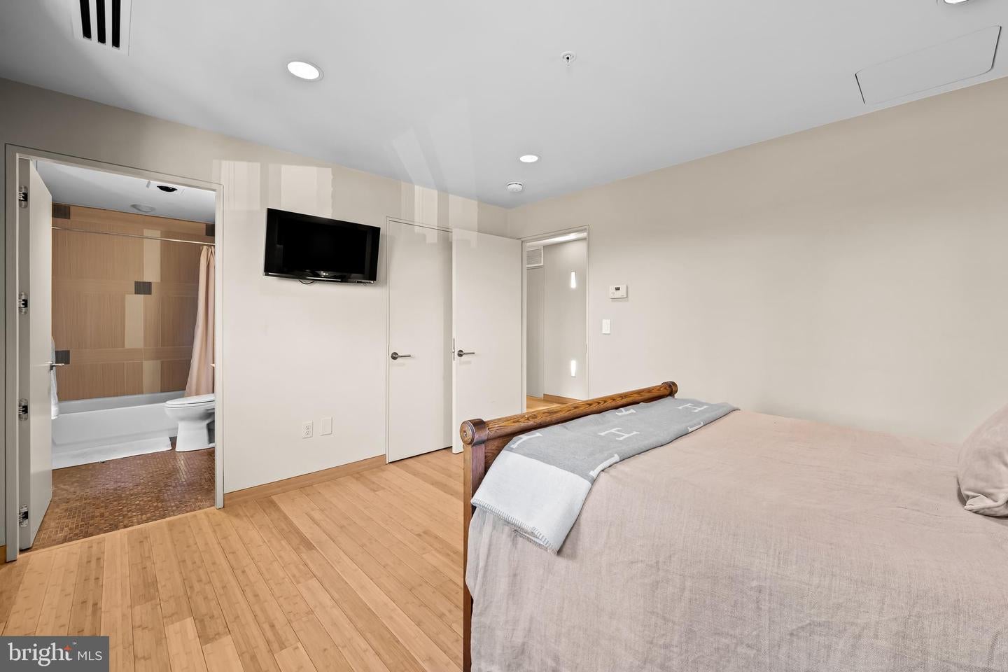 Baltimore, Maryland, 21202, United States, 3 Bedrooms Bedrooms, ,4 BathroomsBathrooms,Residential,Active,1963429