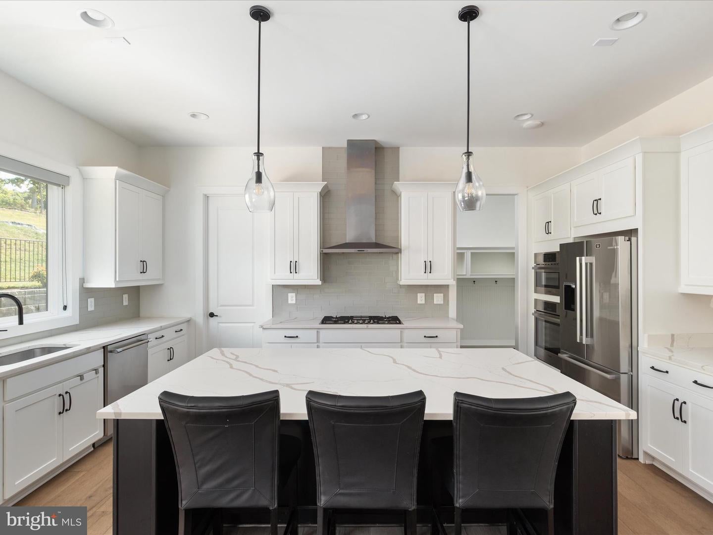 Oakton, Virginia, 22124, United States, 6 Bedrooms Bedrooms, ,6 BathroomsBathrooms,Residential,Active,1960120