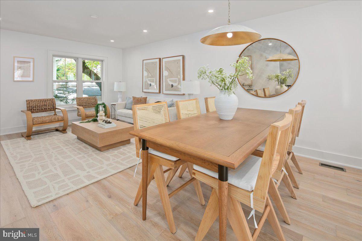 Arlington, Virginia, 22201, United States, 4 Bedrooms Bedrooms, ,5 BathroomsBathrooms,Residential,Active,2011879