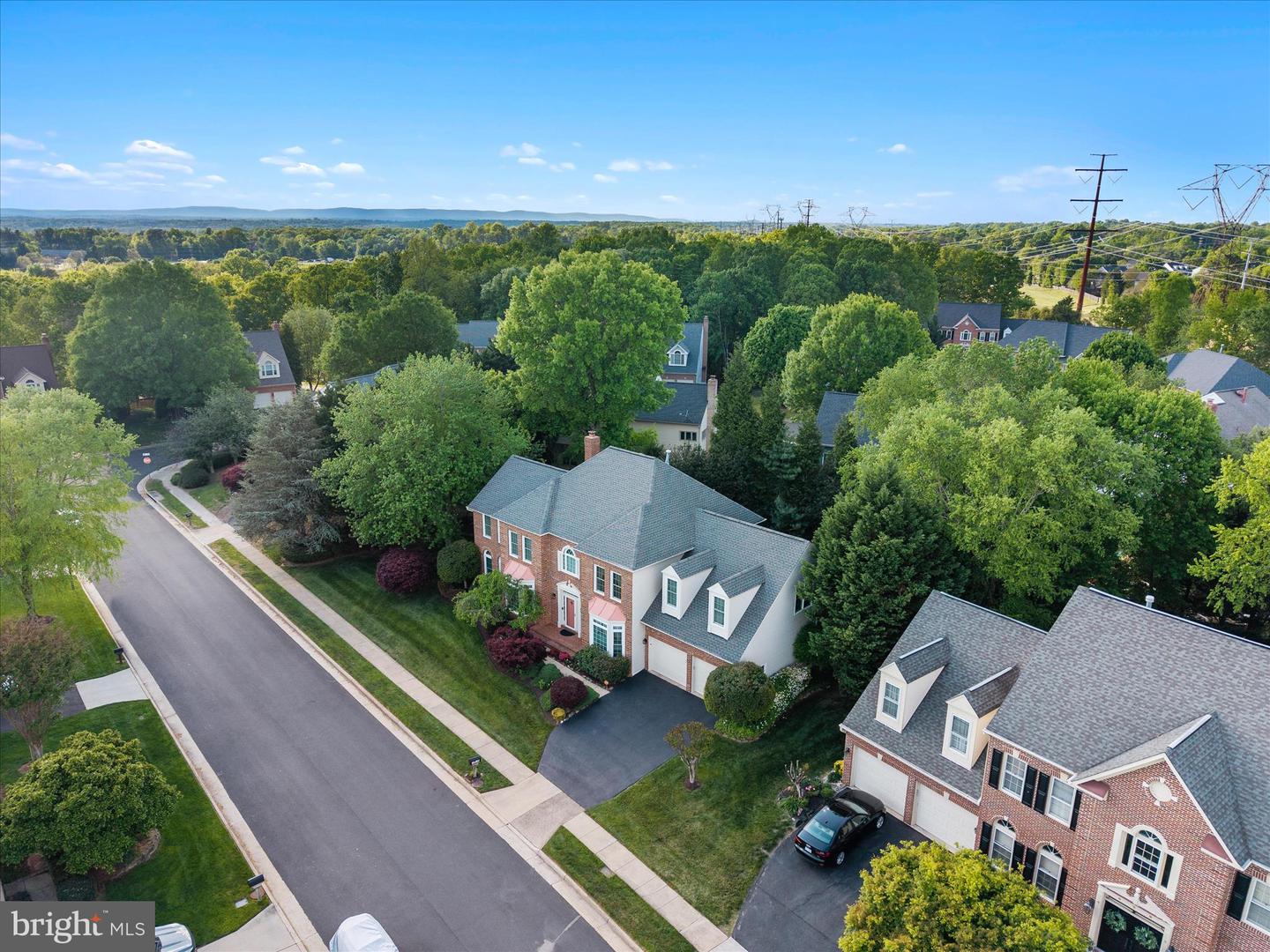 Centreville, Virginia, 20121, United States, 4 Bedrooms Bedrooms, ,3 BathroomsBathrooms,Residential,Contingent,2045785
