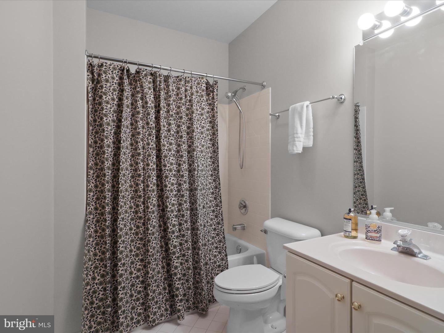 Fairfax Station, Virginia, 22039, United States, 5 Bedrooms Bedrooms, ,5 BathroomsBathrooms,Residential,Active,1943756