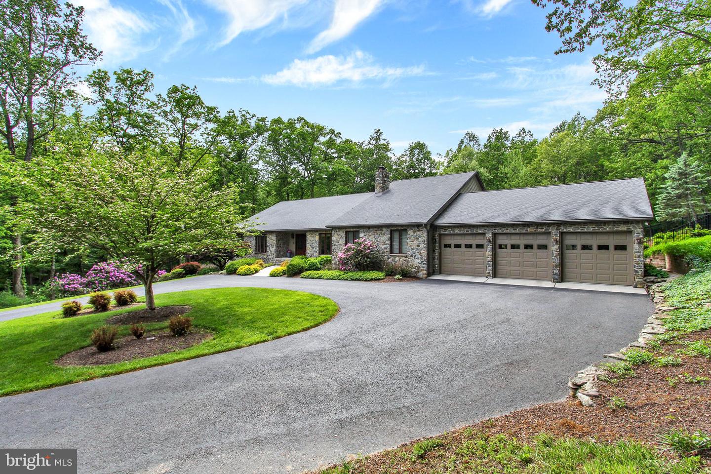 Hanover, Pennsylvania, 17331, United States, ,4 BathroomsBathrooms,Residential,Active,1849526