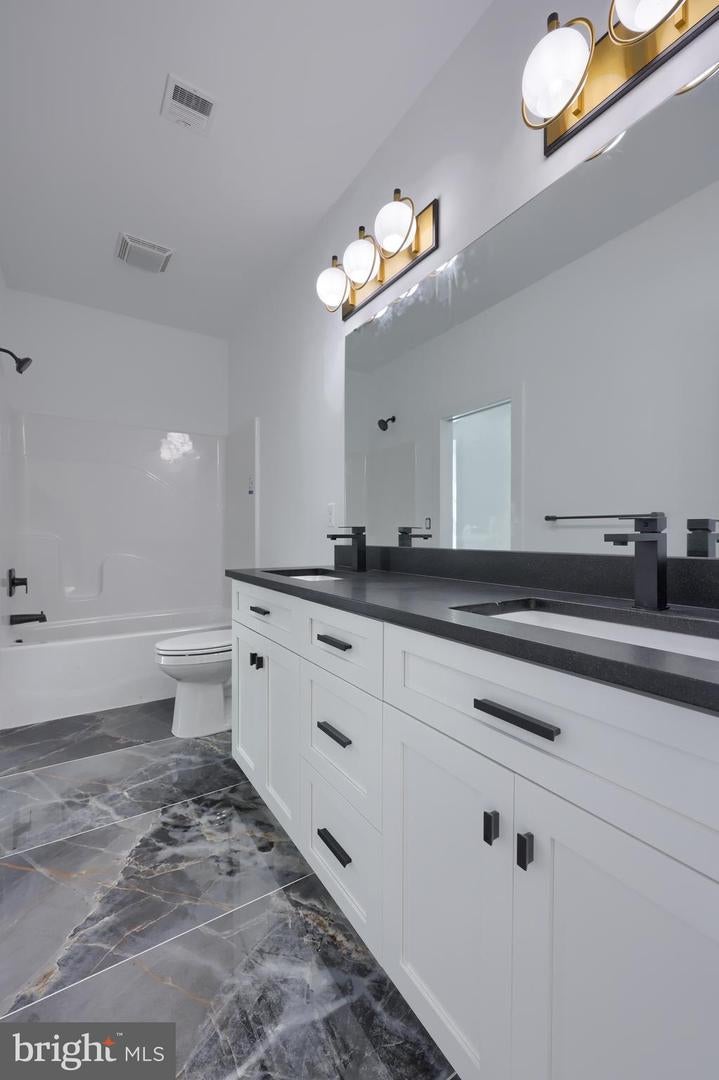 East Petersburg, Pennsylvania, 17520, United States, 4 Bedrooms Bedrooms, ,5 BathroomsBathrooms,Residential,Active,1702111