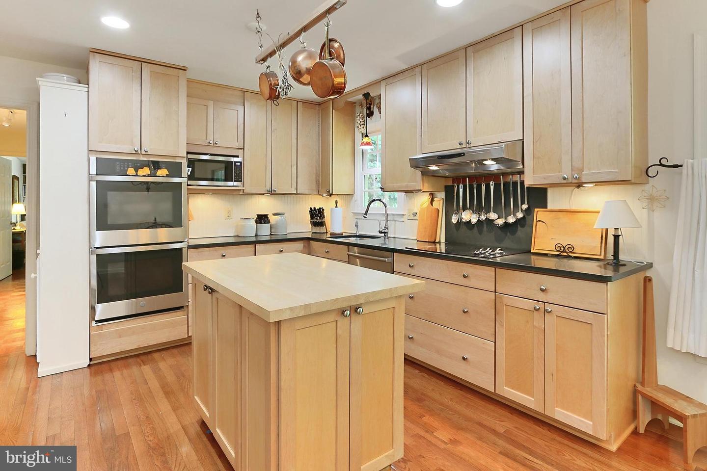Fairfax, Virginia, 22032, United States, 4 Bedrooms Bedrooms, ,3 BathroomsBathrooms,Residential,Active,1810450