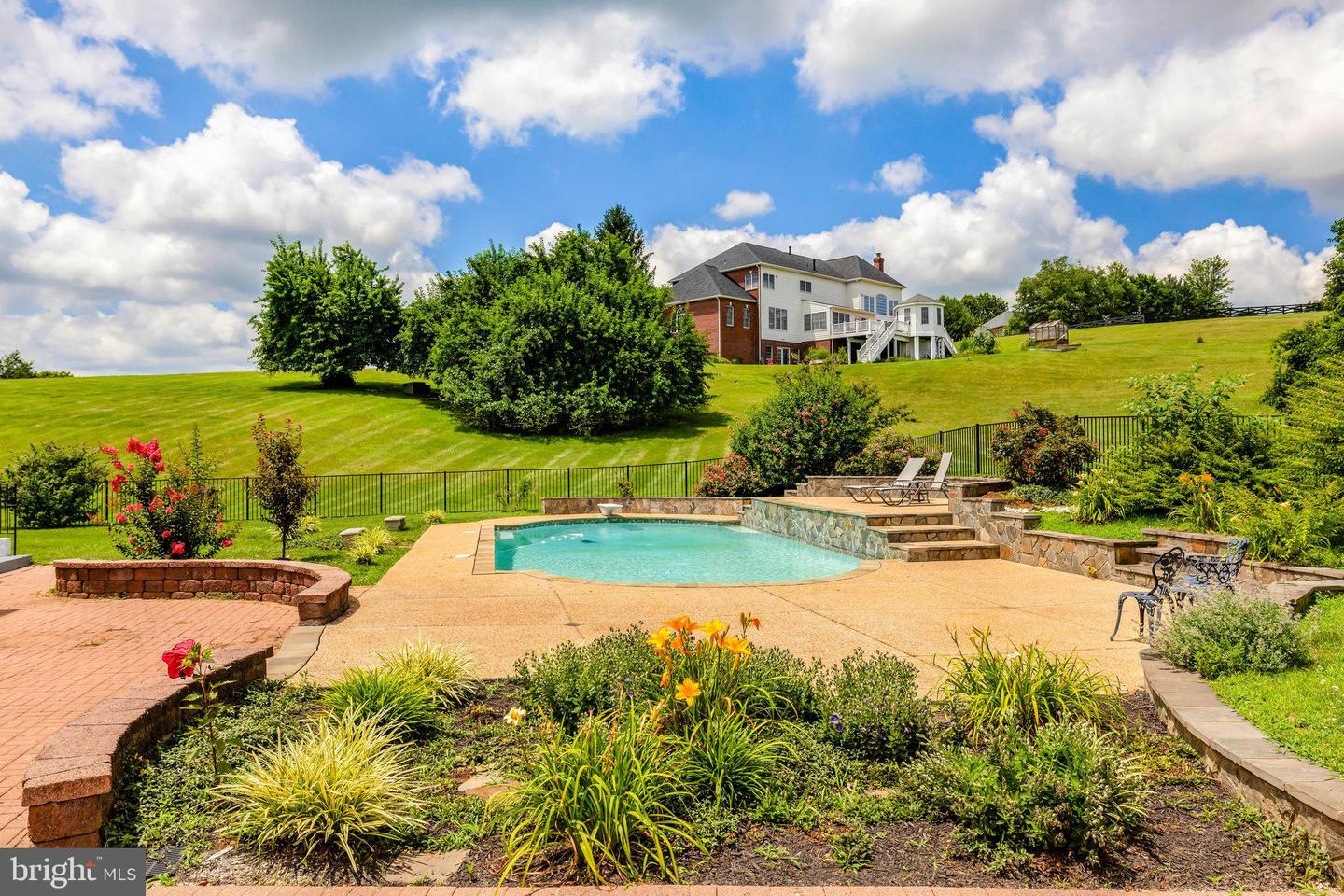 Leesburg, Virginia, 20175, United States, 4 Bedrooms Bedrooms, ,5 BathroomsBathrooms,Residential,Active,1894598
