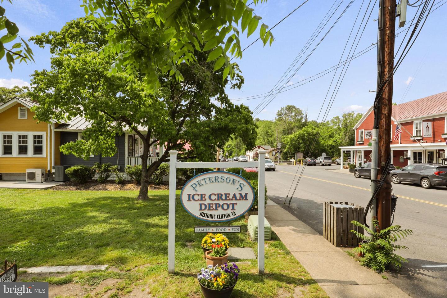 Clifton, Virginia, 20124, United States, 5 Bedrooms Bedrooms, ,4 BathroomsBathrooms,Residential,Active,1943827