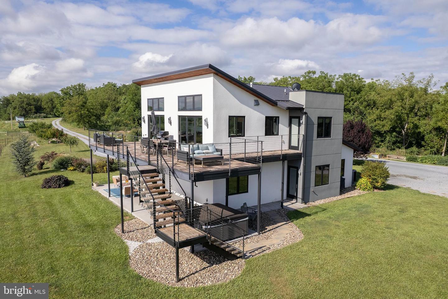 Berryville, Virginia, 22611, United States, 4 Bedrooms Bedrooms, ,4 BathroomsBathrooms,Residential,Active,1945547