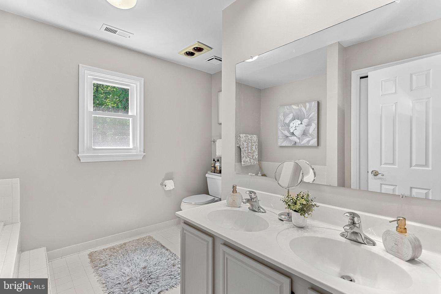 Silver Spring, Maryland, 20906, United States, 5 Bedrooms Bedrooms, ,4 BathroomsBathrooms,Residential,Active,1914614