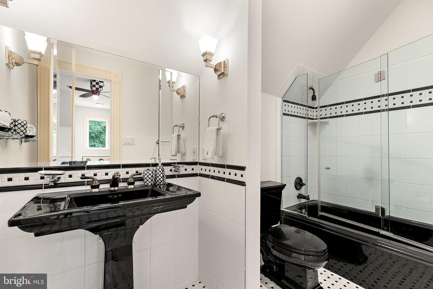 Lorton, Virginia, 22079, United States, 6 Bedrooms Bedrooms, ,8 BathroomsBathrooms,Residential,Active,1933878