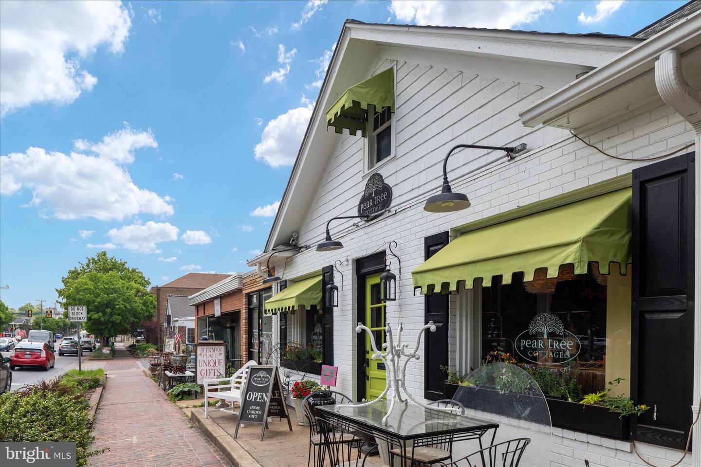 Vienna, Virginia, 22181, United States, 5 Bedrooms Bedrooms, ,4 BathroomsBathrooms,Residential,Active,2010162