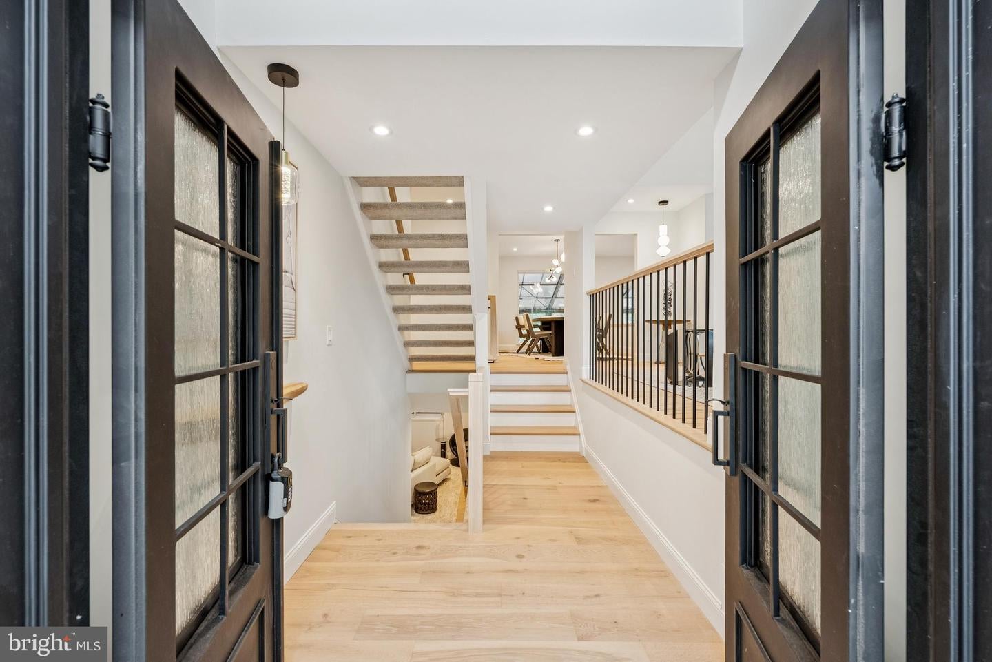 Oakton, Virginia, 22124, United States, 4 Bedrooms Bedrooms, ,4 BathroomsBathrooms,Residential,Active,1971783