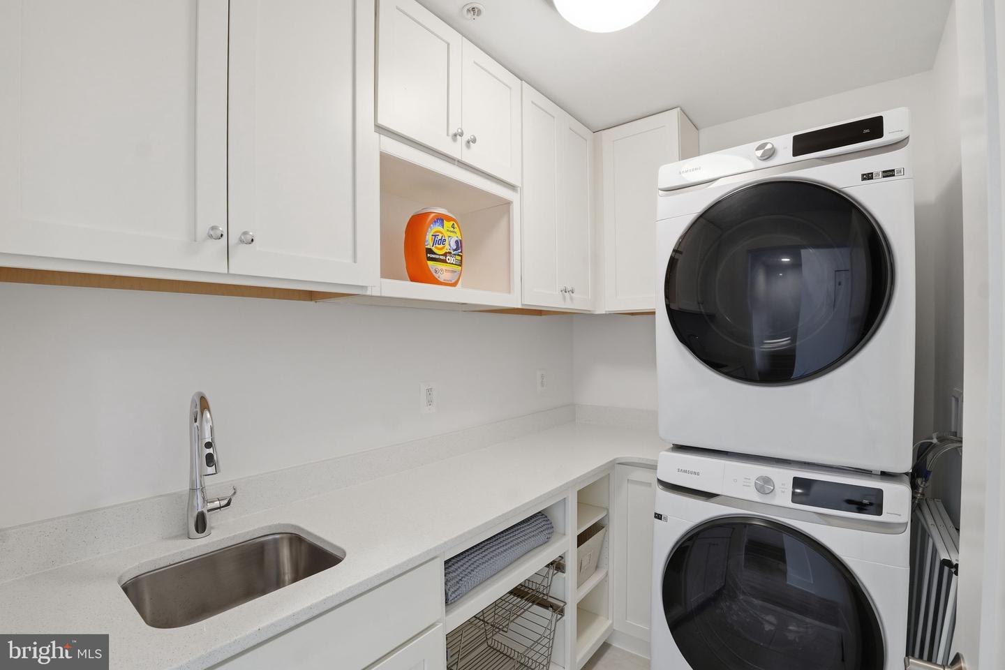 Potomac, Maryland, 20854, United States, 3 Bedrooms Bedrooms, ,5 BathroomsBathrooms,Residential,Active,2044555