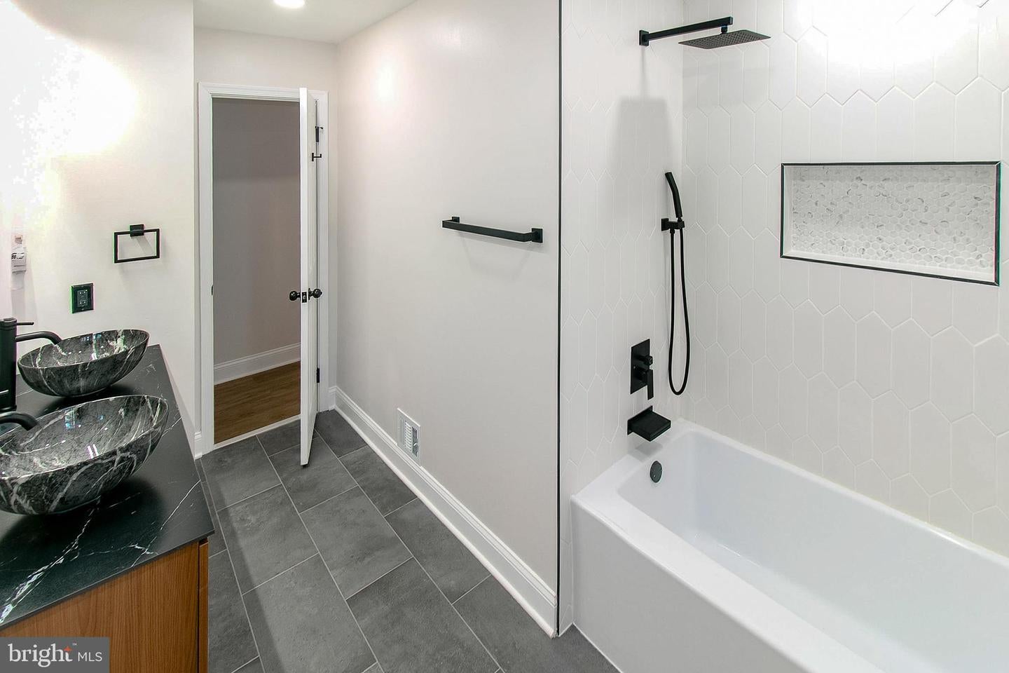 Ashburn, Virginia, 20147, United States, 5 Bedrooms Bedrooms, ,4 BathroomsBathrooms,Residential,Active,1988483