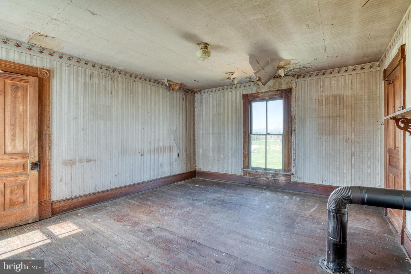 Culpeper, Virginia, 22701, United States, 4 Bedrooms Bedrooms, ,1 BathroomBathrooms,Residential,Active,1799358