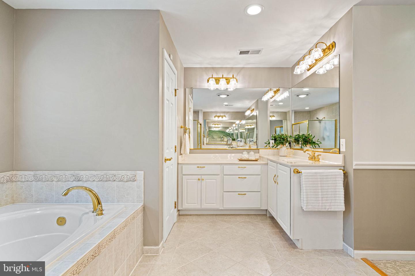 Springfield, Virginia, 22153, United States, 6 Bedrooms Bedrooms, ,6 BathroomsBathrooms,Residential,Active,2044593