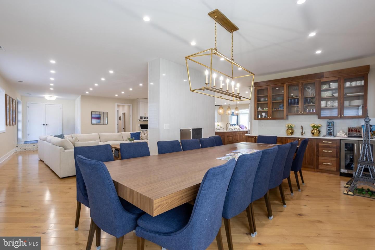 Pikesville, Maryland, 21208, United States, 6 Bedrooms Bedrooms, ,5 BathroomsBathrooms,Residential,Active,2010580