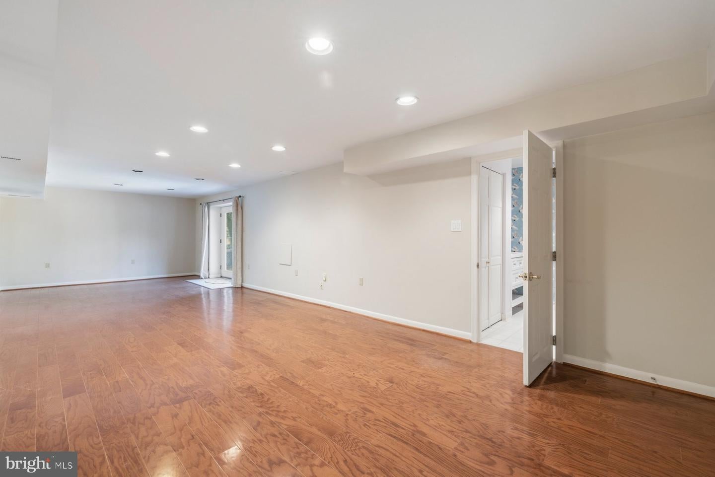 North Potomac, Maryland, 20878, United States, 5 Bedrooms Bedrooms, ,6 BathroomsBathrooms,Residential,Active,2045699