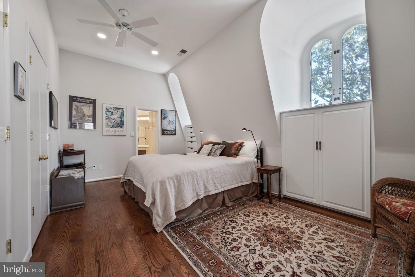 Alexandria, Virginia, 22314, United States, 2 Bedrooms Bedrooms, ,2 BathroomsBathrooms,Residential,Active,1929665