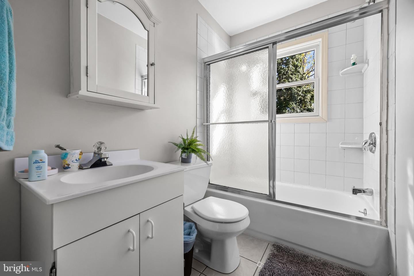 Delanco, New Jersey, 08075, United States, 5 Bedrooms Bedrooms, ,3 BathroomsBathrooms,Residential,Active,1914605