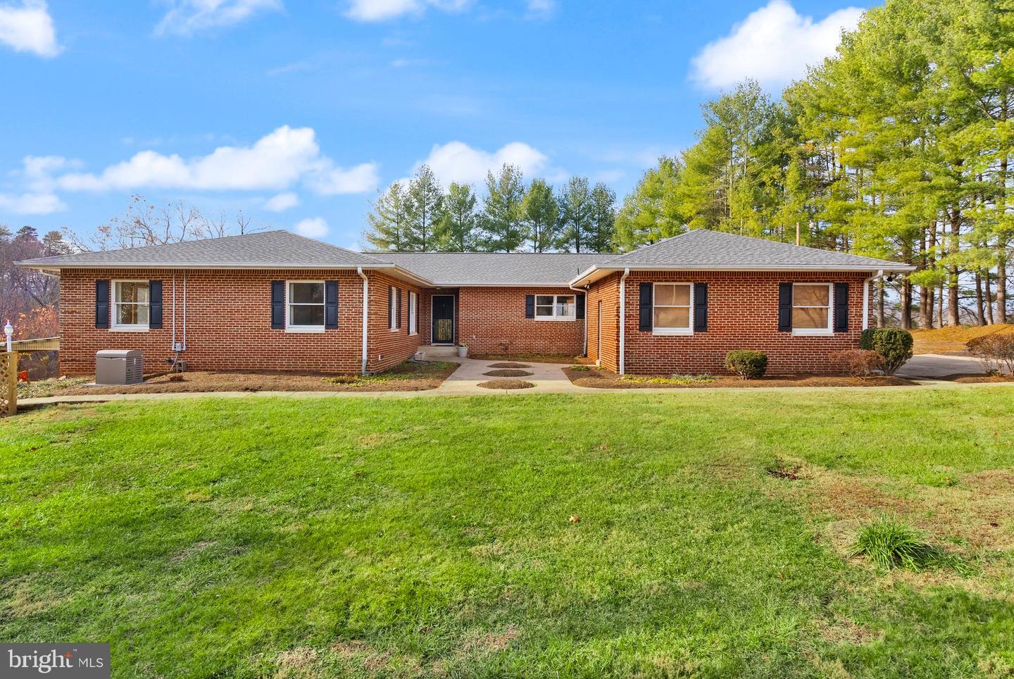 Amissville, Virginia, 20106, United States, 7 Bedrooms Bedrooms, ,4 BathroomsBathrooms,Residential,Active,2035089