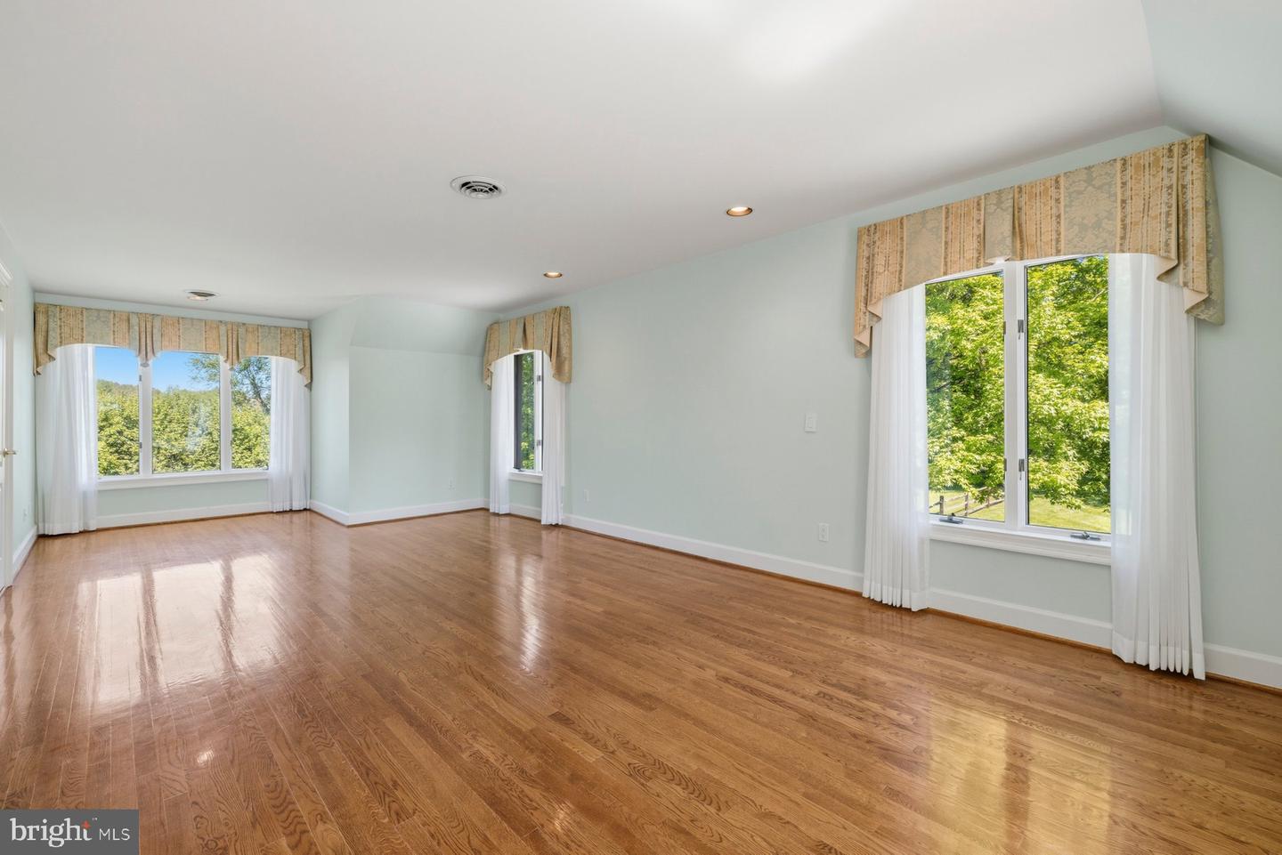 North Potomac, Maryland, 20878, United States, 5 Bedrooms Bedrooms, ,6 BathroomsBathrooms,Residential,Active,2045699