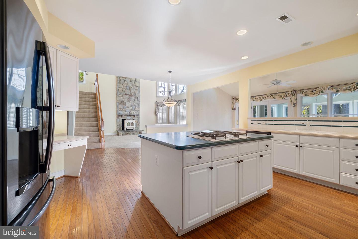 Rockville, Maryland, 20850, United States, 6 Bedrooms Bedrooms, ,5 BathroomsBathrooms,Residential,Active,1970950